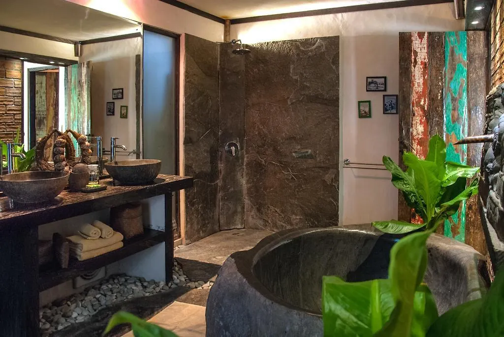 Phinisi Villas - Seminyak Beach