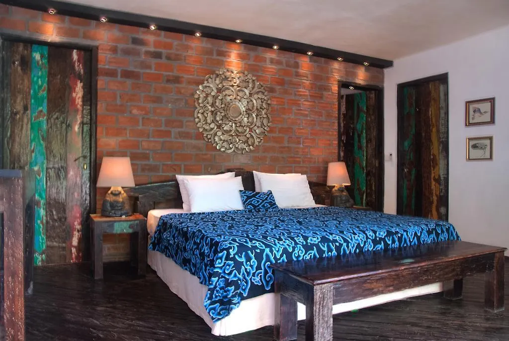 Phinisi Villas - Seminyak Beach